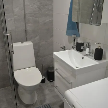 公寓 Over The Railway Station, 7 Mins Helsinki Airport 万塔