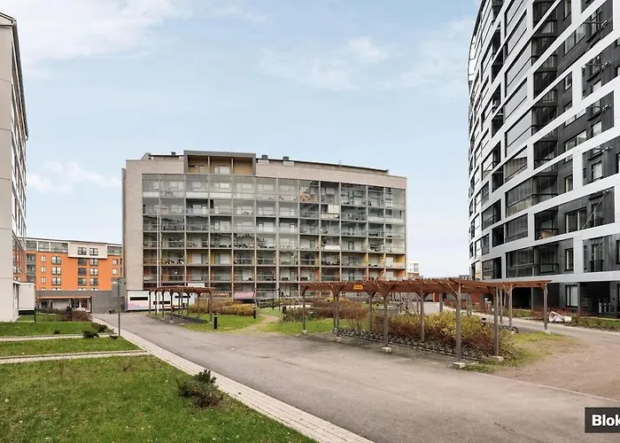 Over The Railway Station, 7 Mins Helsinki Airport Апартаменты Вантаа