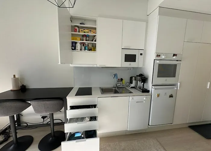 Over The Railway Station, 7 Mins Helsinki Airport Апартаменты *