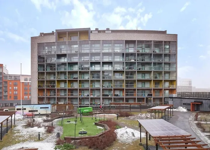 Over The Railway Station, 7 Mins Helsinki Airport Апартаменты Вантаа